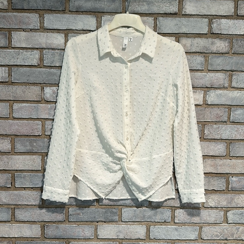 Lovely dotted textured top with front twist from Kut from the Kloth.